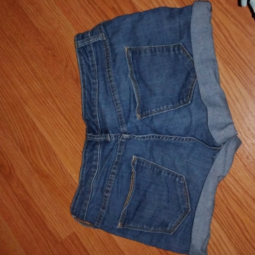 Universal Thread - Picture 4 of 4